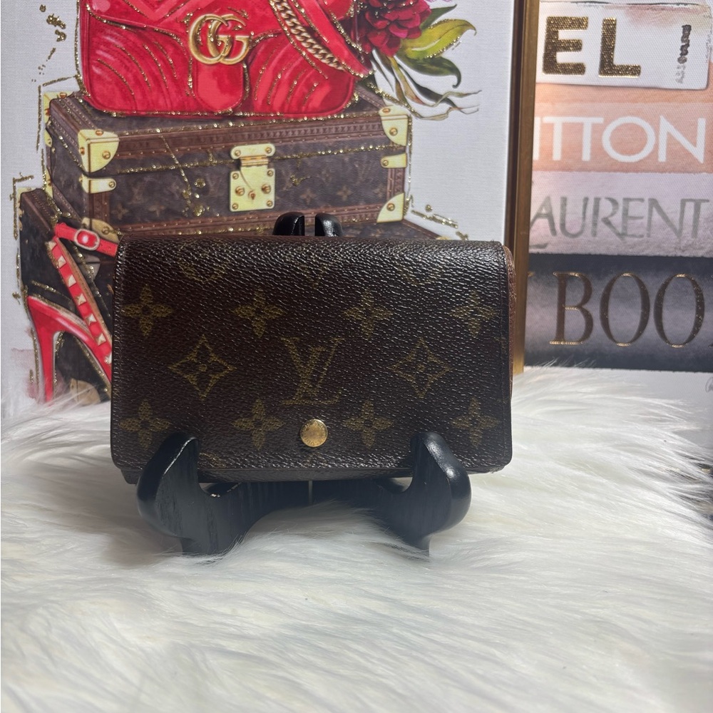LOUIS VUITTON COMPACT WALLET